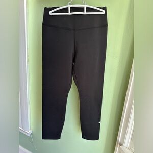 Women’s Nike Medium capri leggings